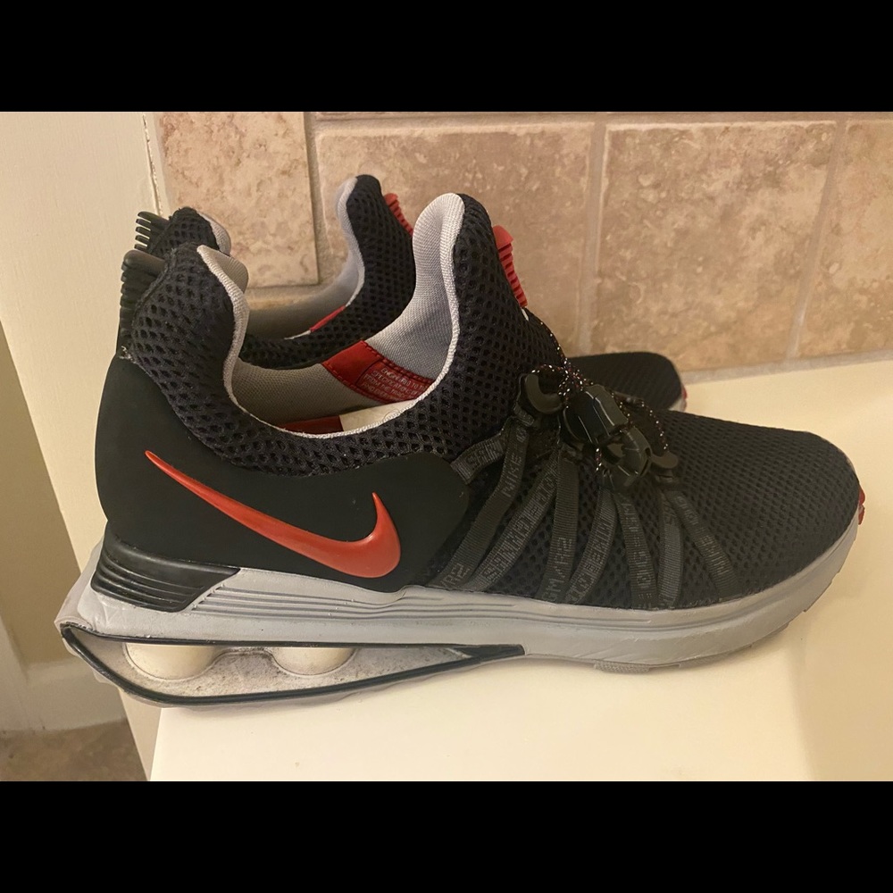 NIKE SHOX GRAVITY